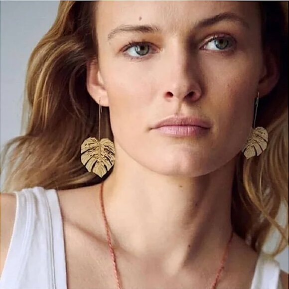 New ~ Anthropologie Large Monstera Leaf / Long Gold Dangle Earrings - Picture 12 of 13